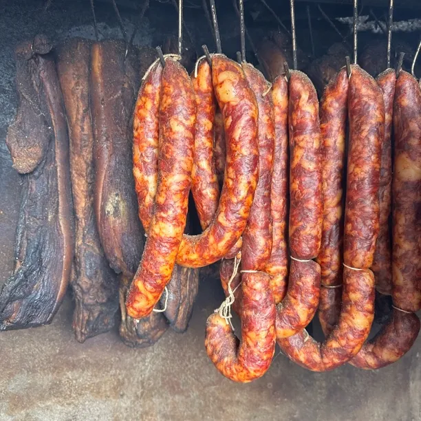 兰兰家跑山黑土猪腊肉腊肠
