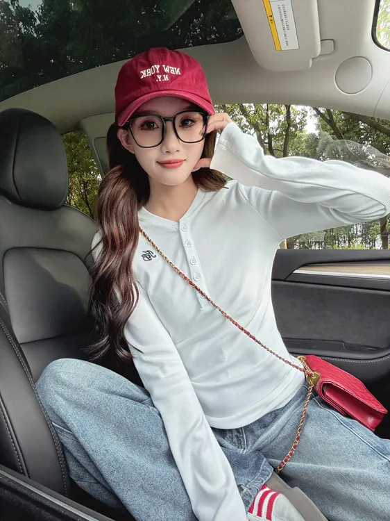 2025早秋季新款修身显瘦辣妹打底衫T恤女小众纽扣设计感长袖上衣