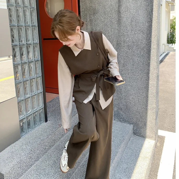 时尚休闲风通勤百搭套装女秋季新款复古显瘦马甲衬衣长裤三件套