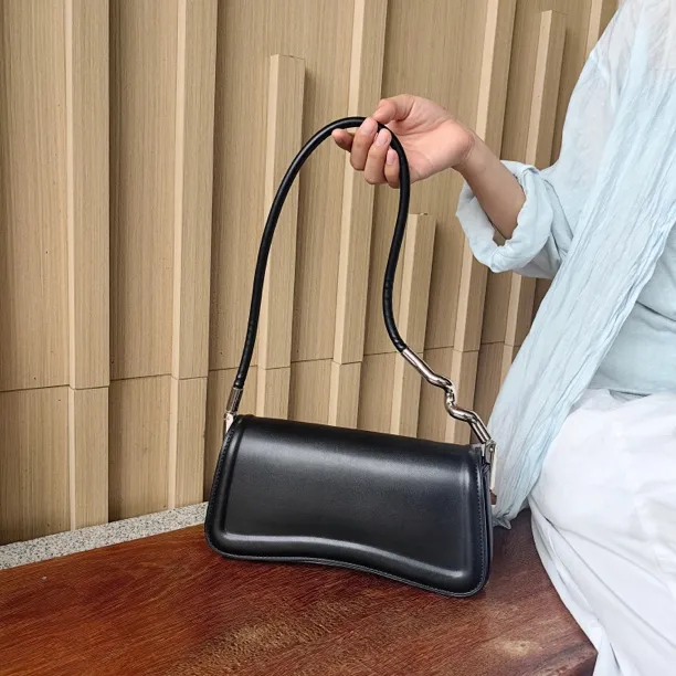 2025新款小众设计简约大气单肩腋下包休闲时尚百搭时尚ins法棍包