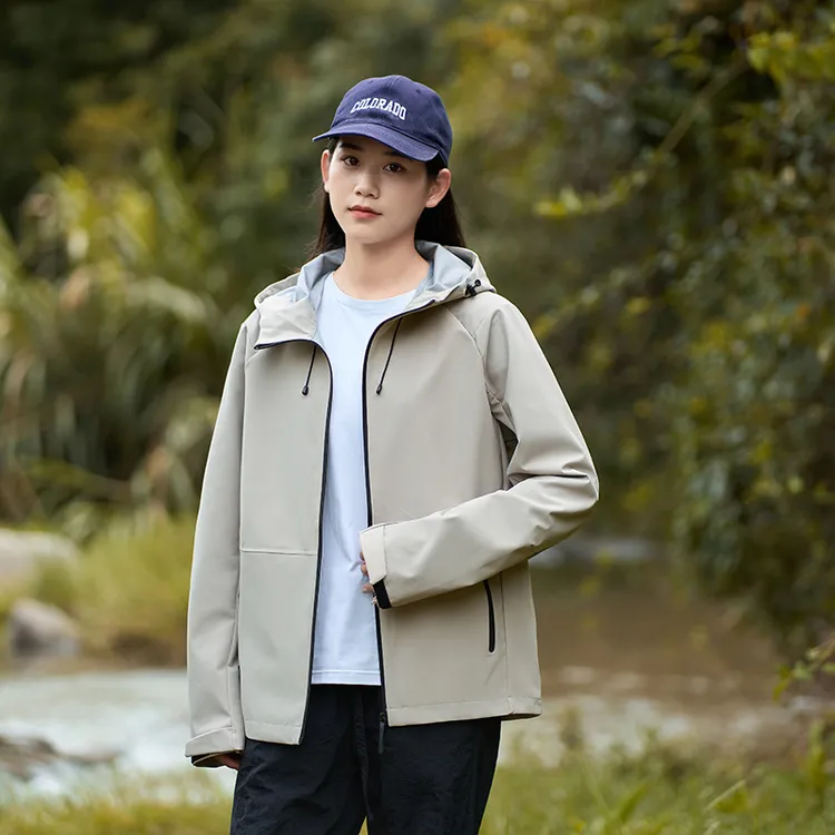 春秋户外休闲情侣防水连帽防风运动时尚百搭保暖冲锋衣 男女通用