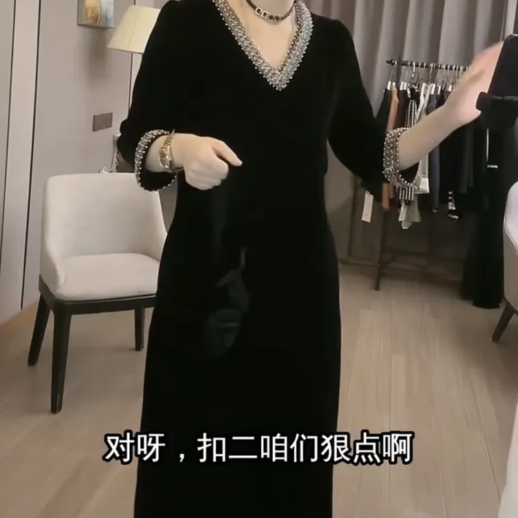 重工串珠显瘦气质感V领丝绒连衣裙时尚黑色法式轻奢性感