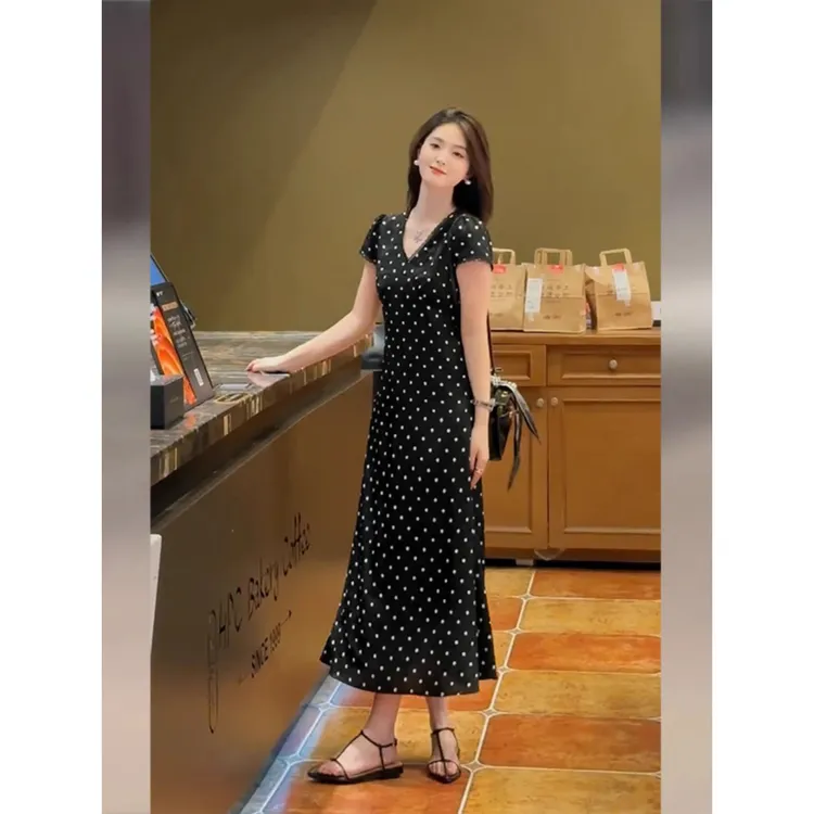 黑色波点连衣裙2025新款女夏季修身小众设计法式气质v领雪纺裙子 