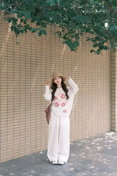 2025新款夏日ootd穿搭印花白色长袖t恤上衣防晒罩衫百搭休闲裤