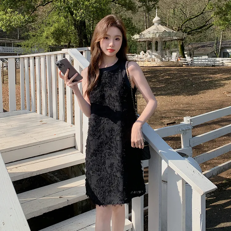 巨好看无袖连衣裙女夏2025新款法式小黑裙赫本风高级感小个子短裙