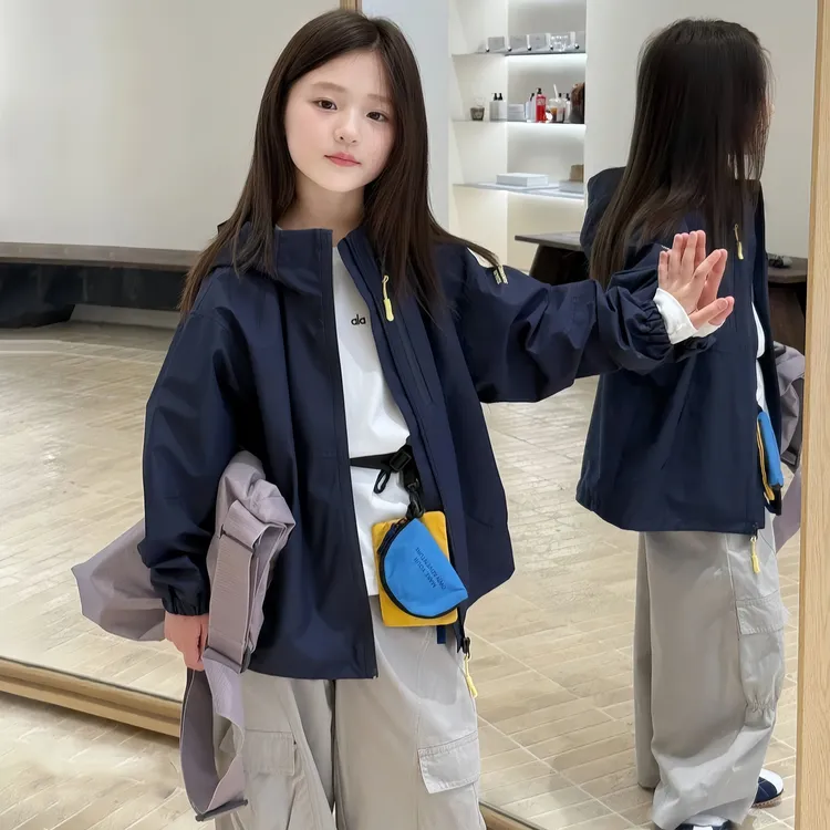 冲锋衣春秋户外软壳运动宽松连帽外套秋装2025新款女童多巴胺外套