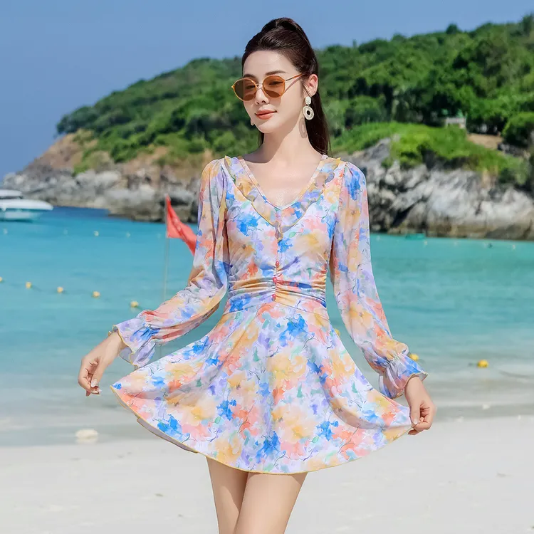 特步长袖保守泳衣女款2025年新款显瘦遮肚连体仙女范海边度假泳装