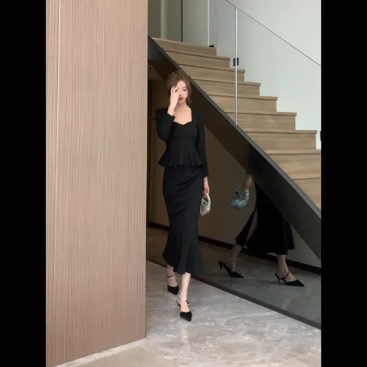 今年流行漂亮套装裙2025春秋新款收腰显瘦小个子茶系穿搭两件套女