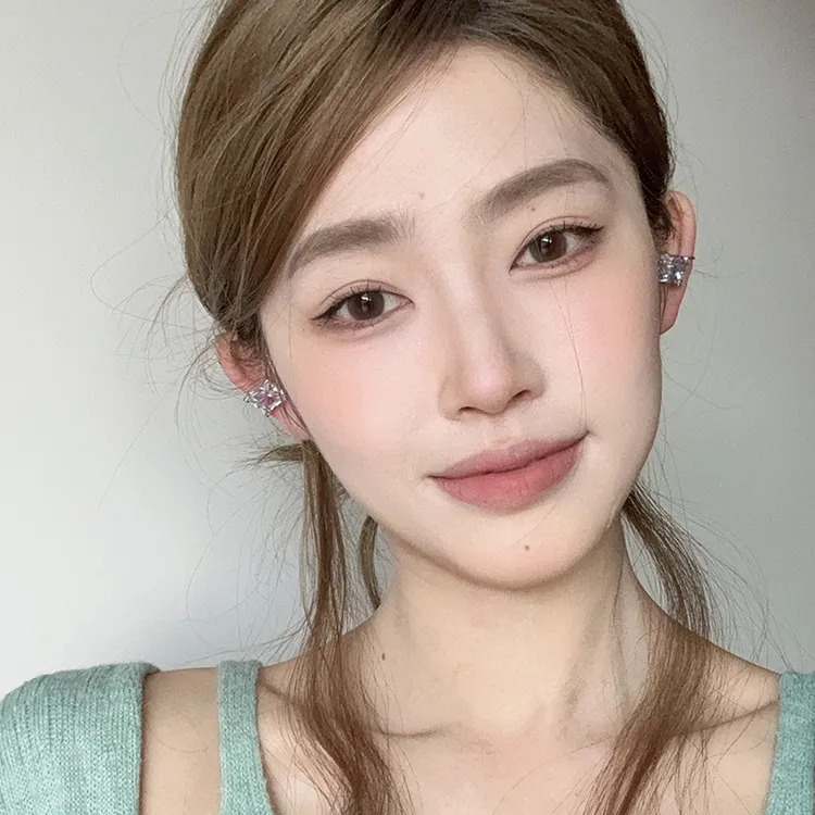 oushipei/欧诗佩 铜合金合成锆石耳饰 简约百搭方糖耳夹耳骨夹女