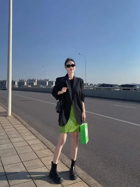 黑色西装外套女2025春季今年流行宽松休闲高级感西服半身裙套装