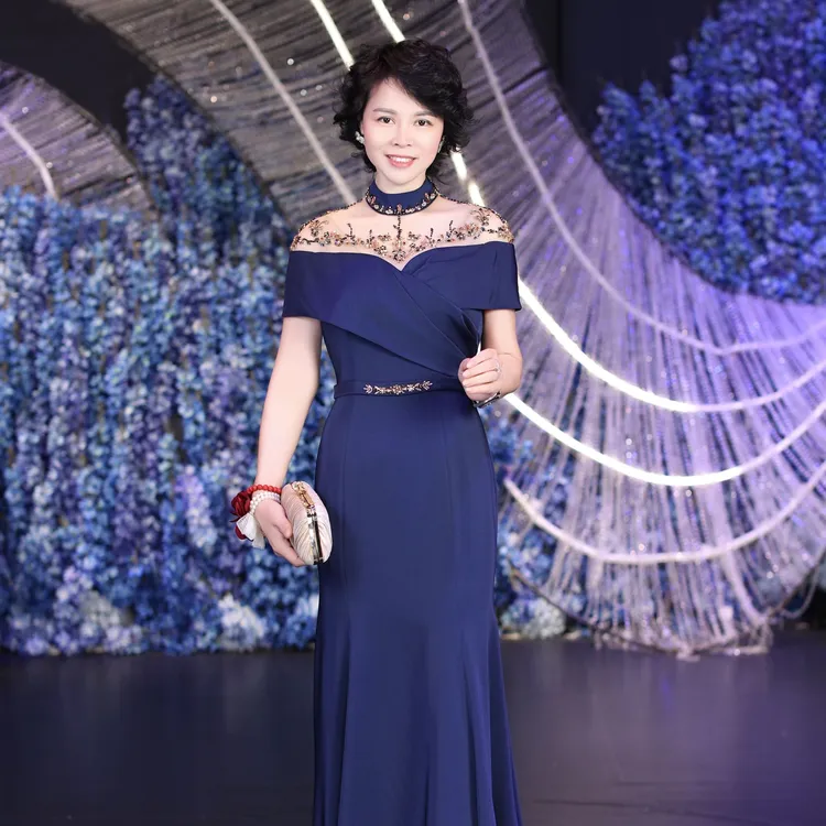 高定礼服婚宴宴会高贵奢华婚庆礼服