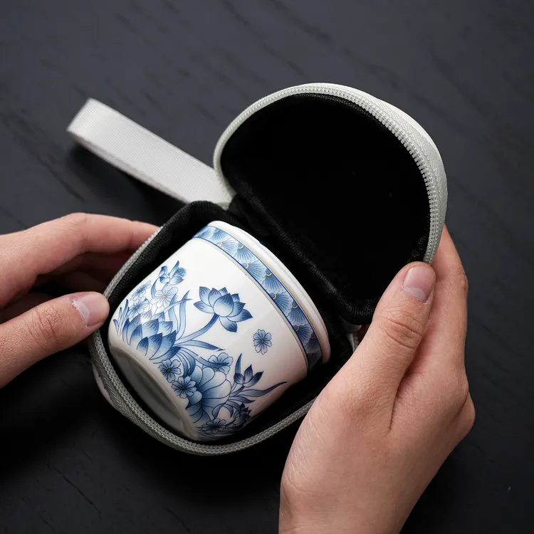 青花陶瓷随手杯带盖过虑茶杯一壶一杯办公家用泡茶快客杯个人茶杯