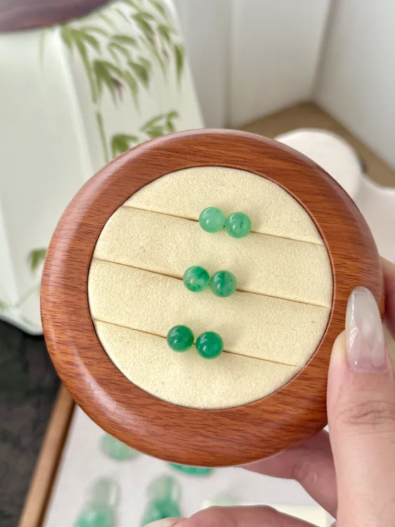 鼎鸿玉业天然非洲翠高级感耳钉耳饰