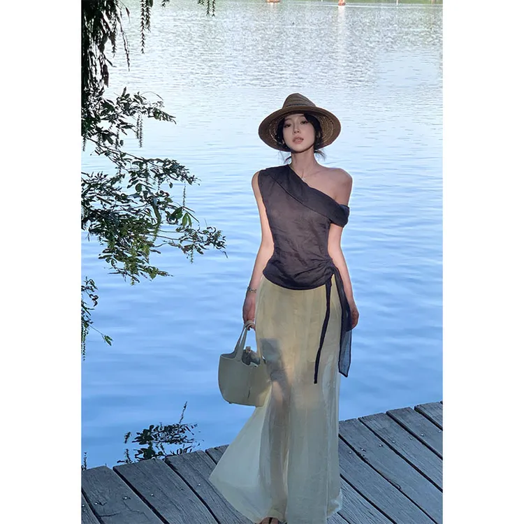 纯欲气质辣妹设计感透气斜肩背心上衣夏季新款高腰显瘦休闲半身裙