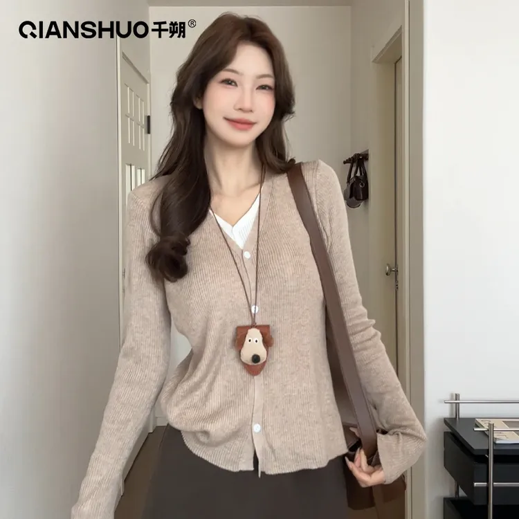 千朔韩系假两件V领针织衫女秋冬内搭打底衫宽松显瘦慵懒长袖上衣