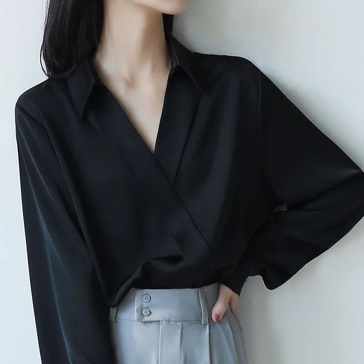 春夏时尚新款V领长袖心机衬衫女黑色设计感气质宽松显瘦上衣时尚