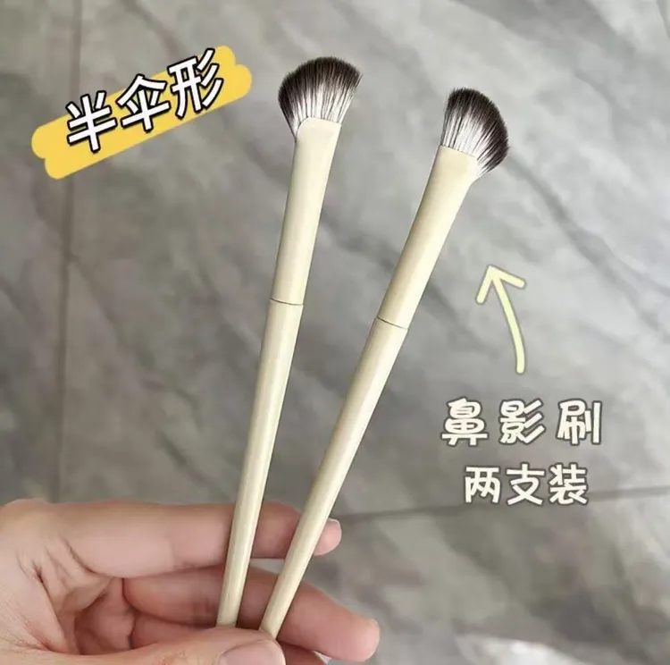 半扇形斜头鼻影刷贴合鼻翼修容晕染高光侧影化妆刷
