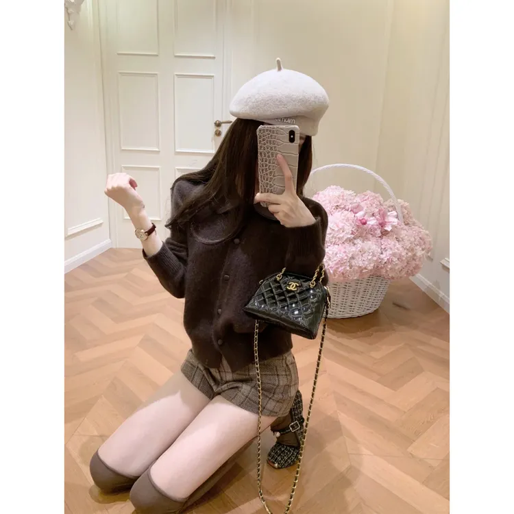 法式咖色polo领衫针织开衫显瘦毛衣外套格子短裤女外穿靴裤阔腿裤
