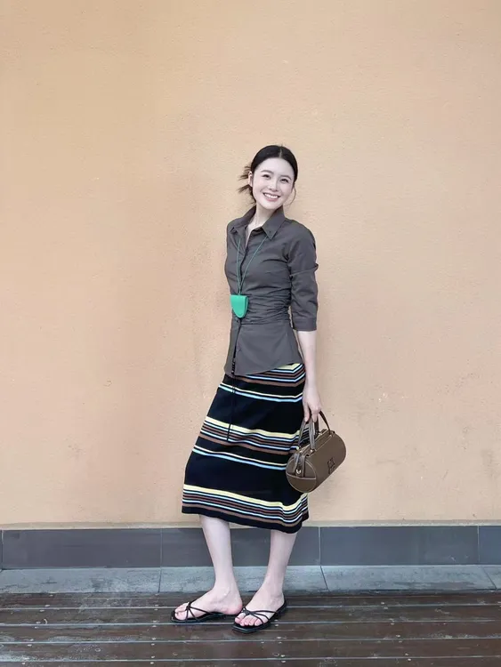 2025夏季新款重工刺绣翻领收腰褶饰七分袖衬衫气质上衣百搭半身裙