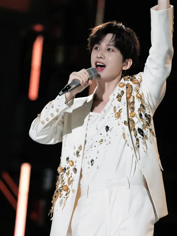 成毅同款重工高定秀款西装轻奢长袖宽松气质立体亮片花西服外套