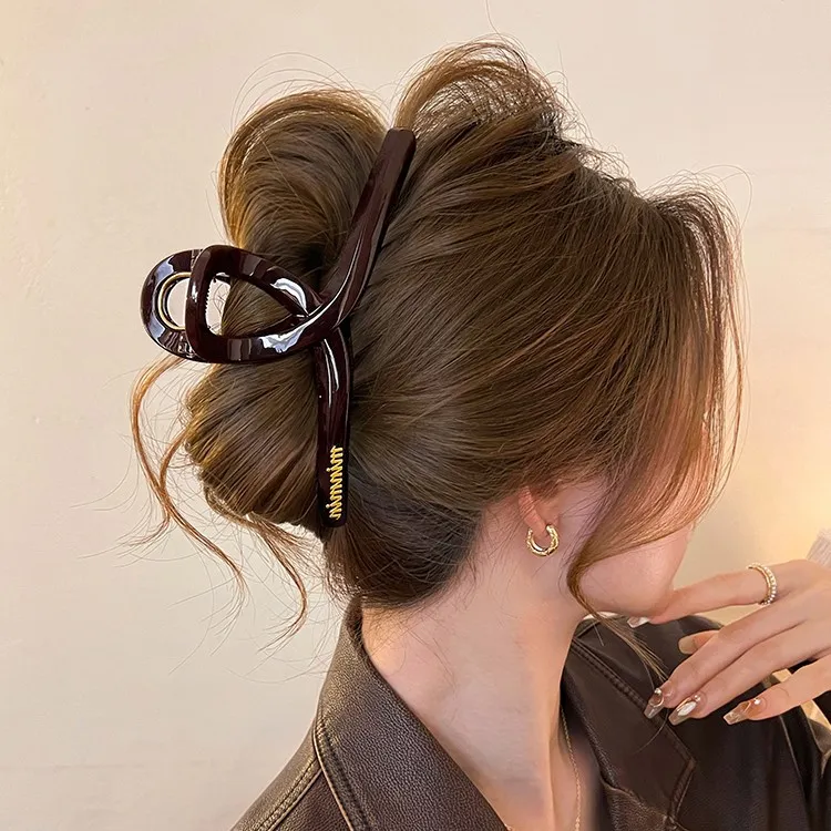 大号交叉字母抓夹女高级感盘发鲨鱼夹子后脑勺2025新款发量多秋冬