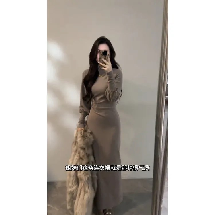 辣妹风半高领灯笼袖修身连衣裙女2025新款气质修身复古配外套长裙