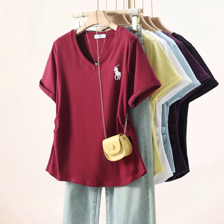 2025夏装新款胖mm大码女设计感简约v领印花图案别致短袖T恤