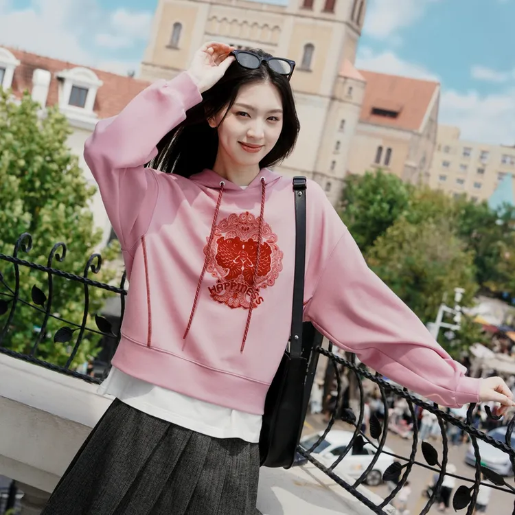 EP雅莹新款女装 粉色舒适羊毛空气层肌理刺绣连帽卫衣女5211A