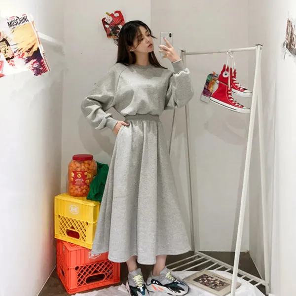连衣裙女2025新款春秋季气质收腰显瘦遮肉长袖卫衣裙大摆长款裙子