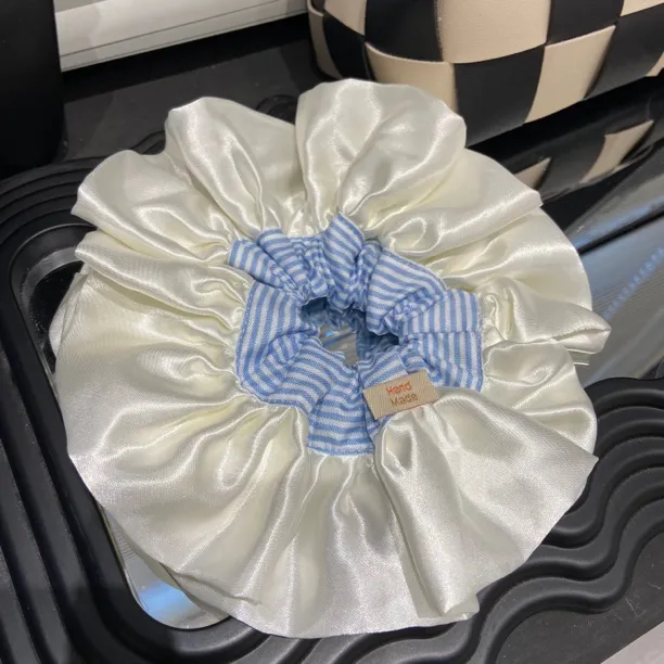 E4149 芭蕾风奶油缎面蓝色条纹大肠发圈女百搭发绳橡皮筋超大头绳