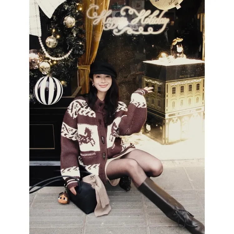 费尔岛棕色复古提花针织开衫女2025冬季慵懒风毛衣外套直筒半身裙