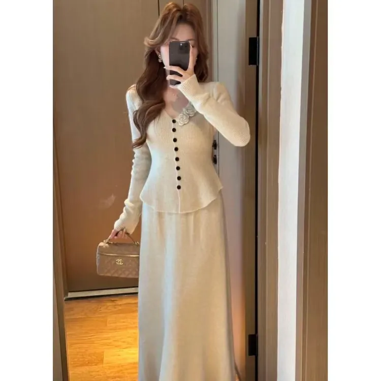 mulisha/穆丽莎针织两件套女立体花朵显瘦针织开衫半身裙毛衣套装