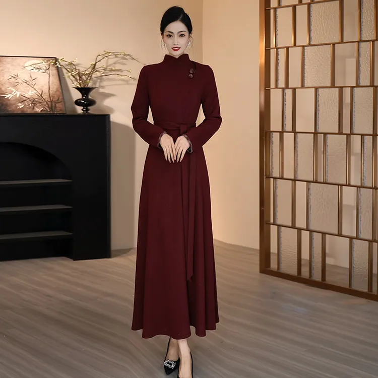 高端气质酒红色连衣裙2025冬新款收腰显瘦时尚气质长裙