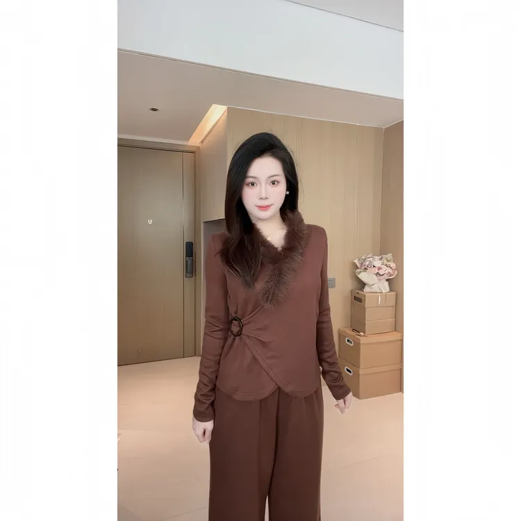 冬季毛毛V领不规则收腰长袖上衣休闲宽松显瘦直筒长裤时尚套装女