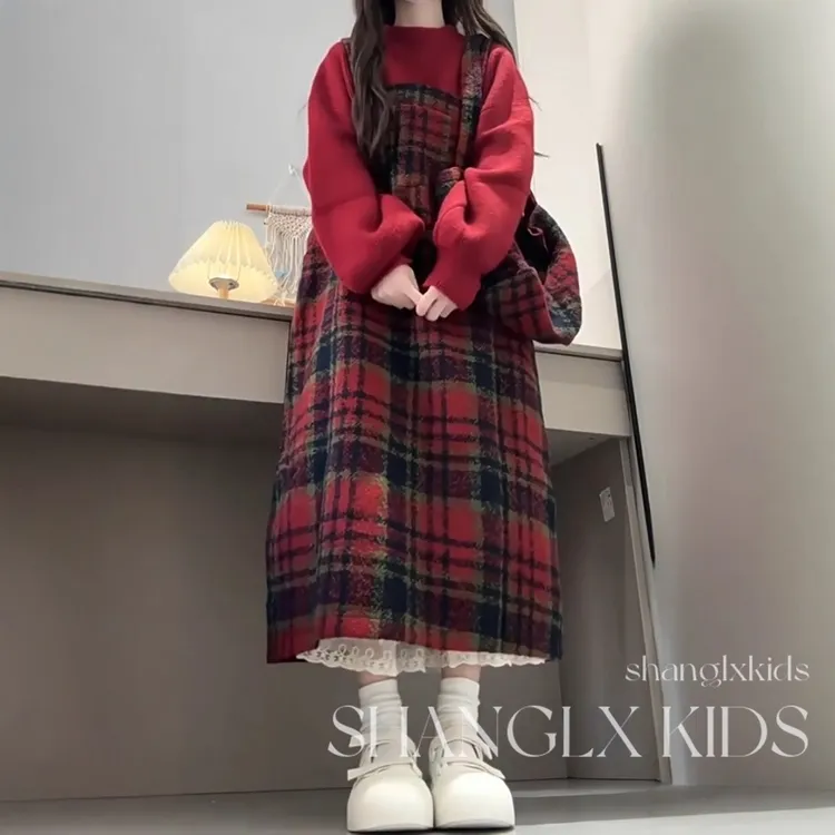女童格子呢绒背带裙毛衣套装2025冬季儿童红色年服厚连衣裙两件套
