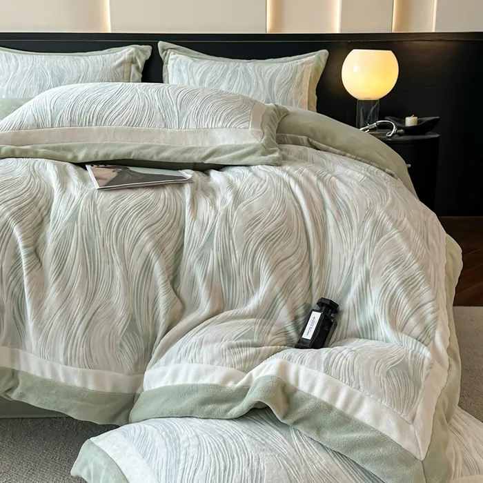 水星家纺高端加厚牛奶绒雕花绒四件套联名君吻冬季保暖双面珊瑚绒