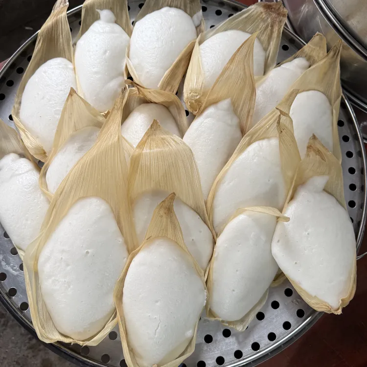 农村自坐包谷发粑