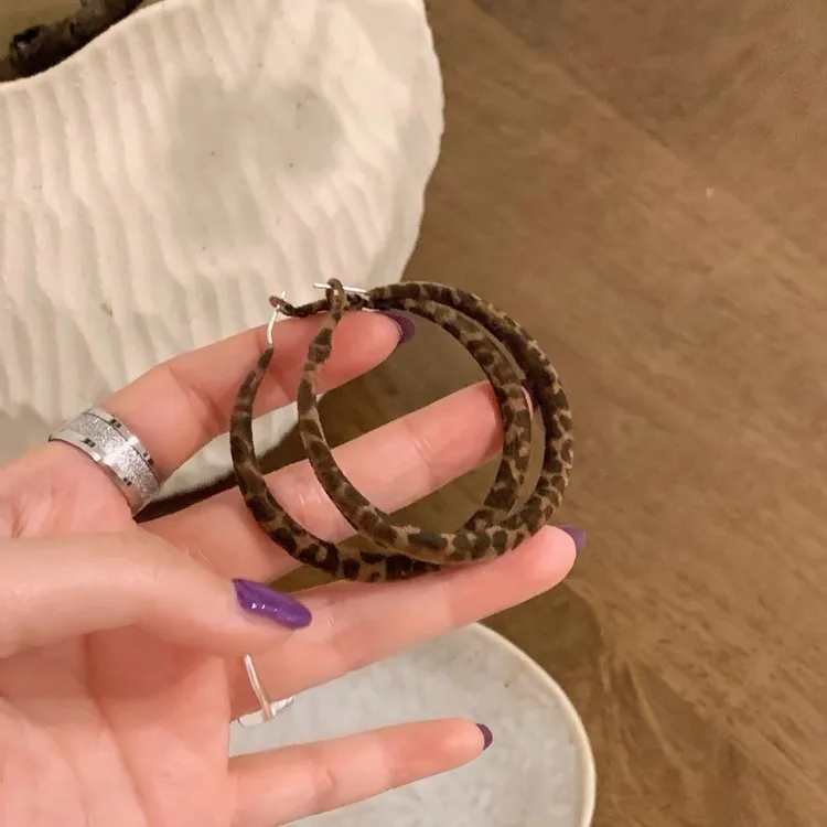 秋冬复古豹纹圆圈耳环女2025新款爆款时髦夸张耳圈高级感气质耳饰