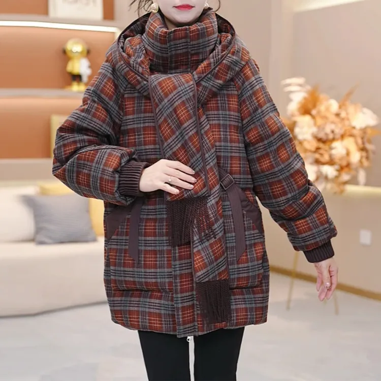 质感格纹连帽棉衣2025冬季配围巾设计宽松日常保暖通勤气质