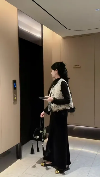 2025秋冬新款改良新中式保暖打底衫盘扣夹棉马甲半身裙气质三件套