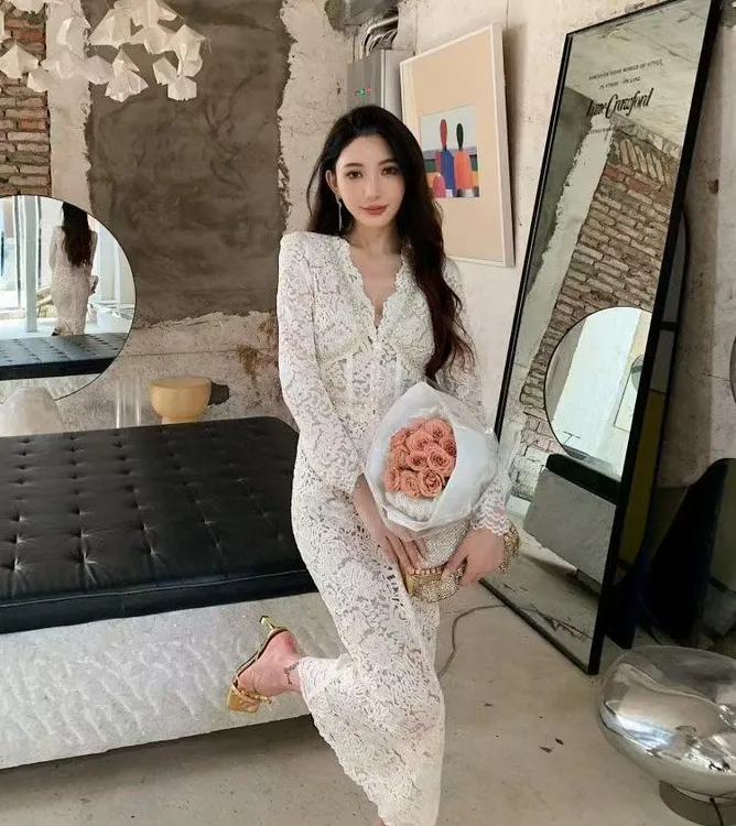 （sisi家）明星同款白色蕾丝V领镶钻高腰包臀裙碎花秋冬连衣裙秋季