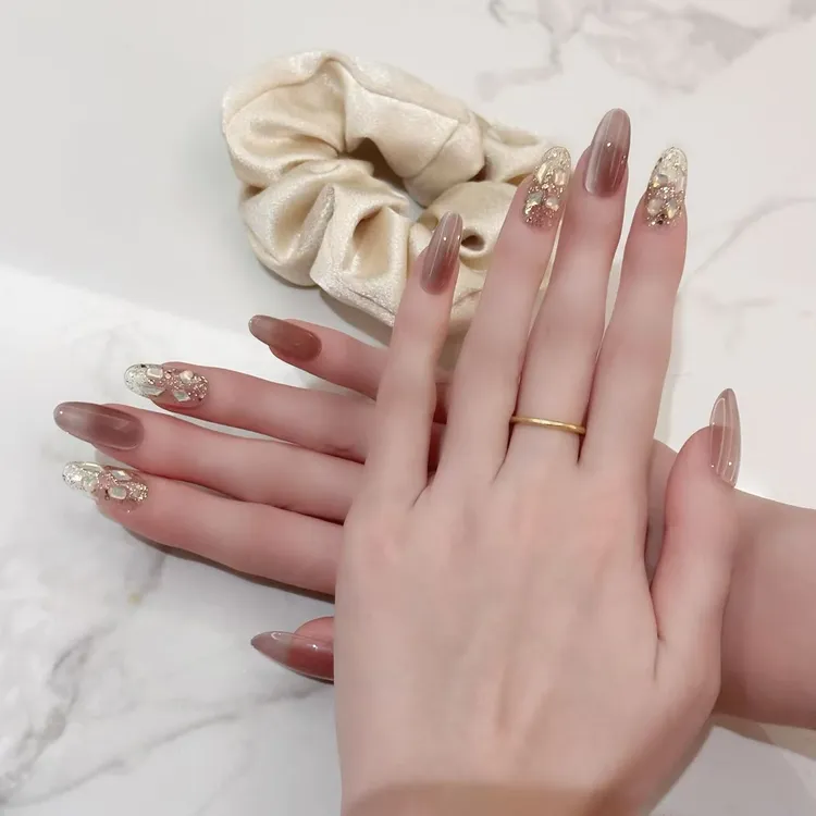 【全疆包邮125】纯手工带钻爆闪显白短款穿戴甲秋冬美拉德色美甲