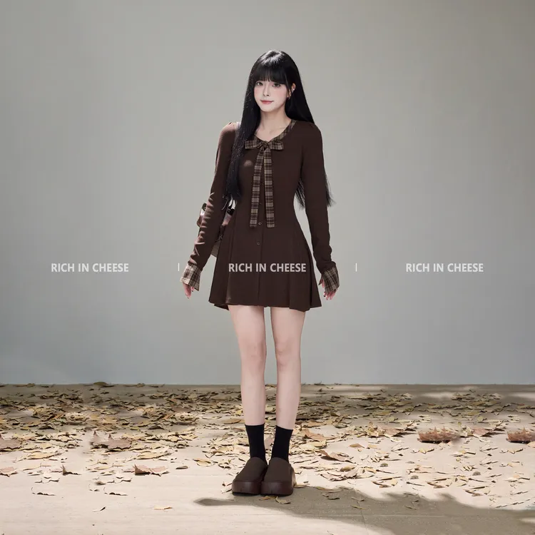 RICHINCHEESE 都市风尚 秋冬蝴蝶结棕格系带领设计针织收腰连衣裙