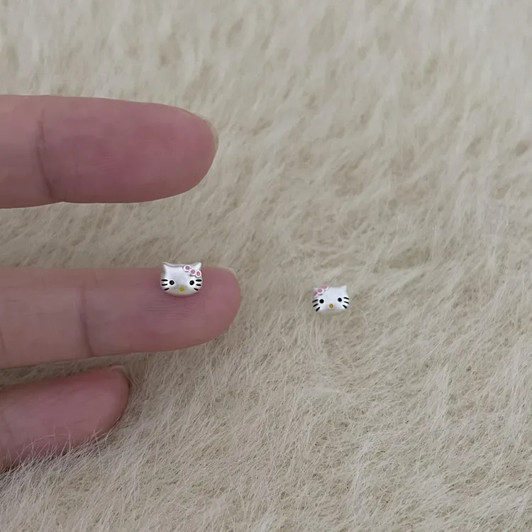 S925纯银可爱猫咪养耳洞耳针女Kitty猫小巧耳环洗睡免摘足银耳饰