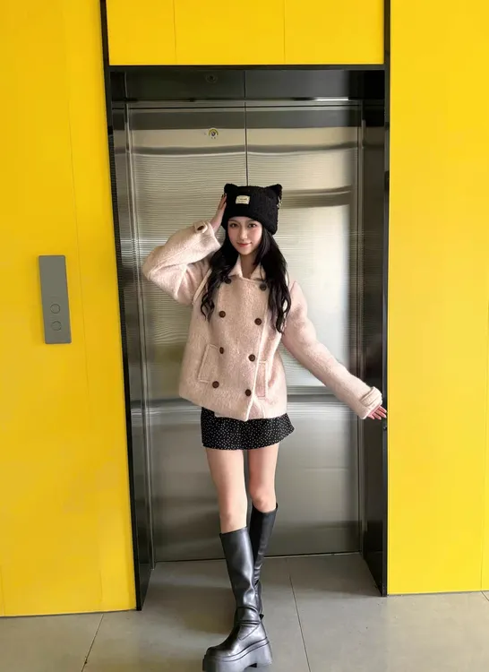 双排扣毛呢外套女秋冬款翻领设计感2025新款粉色气质短款夹棉上衣