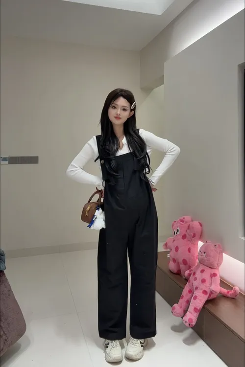 孕妇套装春季休闲套装针织长袖上衣背带裤两件套时尚减龄显瘦洋气