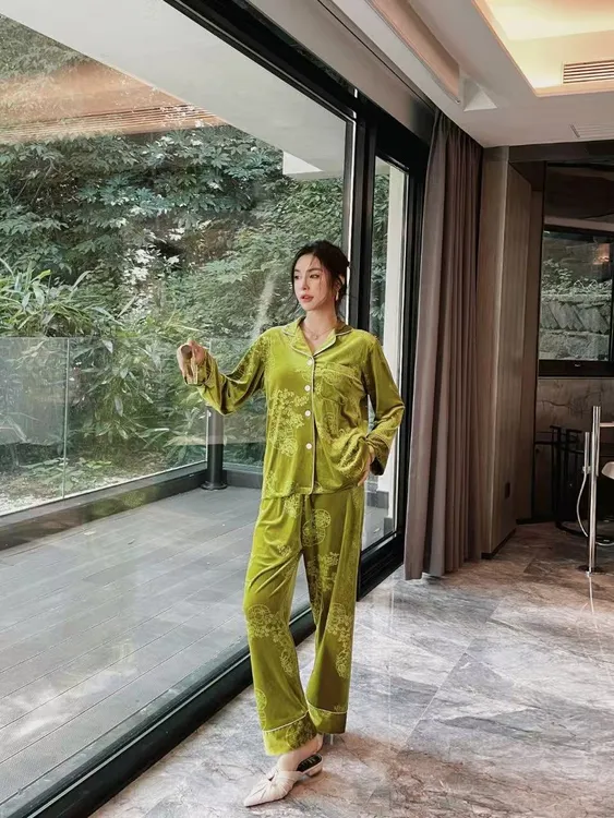 女厚款保暖有弹性不起球长袖睡衣轻奢网红金丝套装时尚