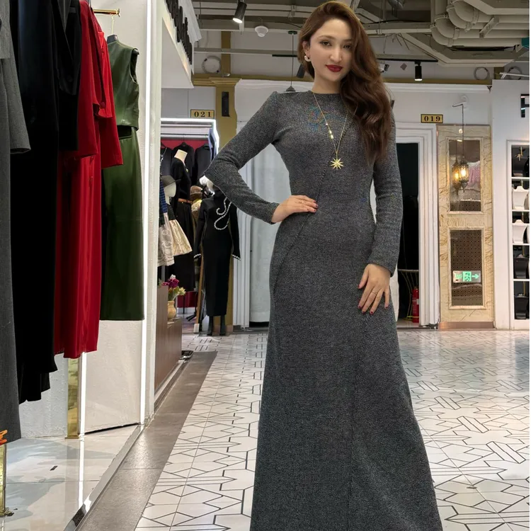 法式修身灰色女装穿搭2025新款显瘦气质网红时尚打底长袖针织黑色