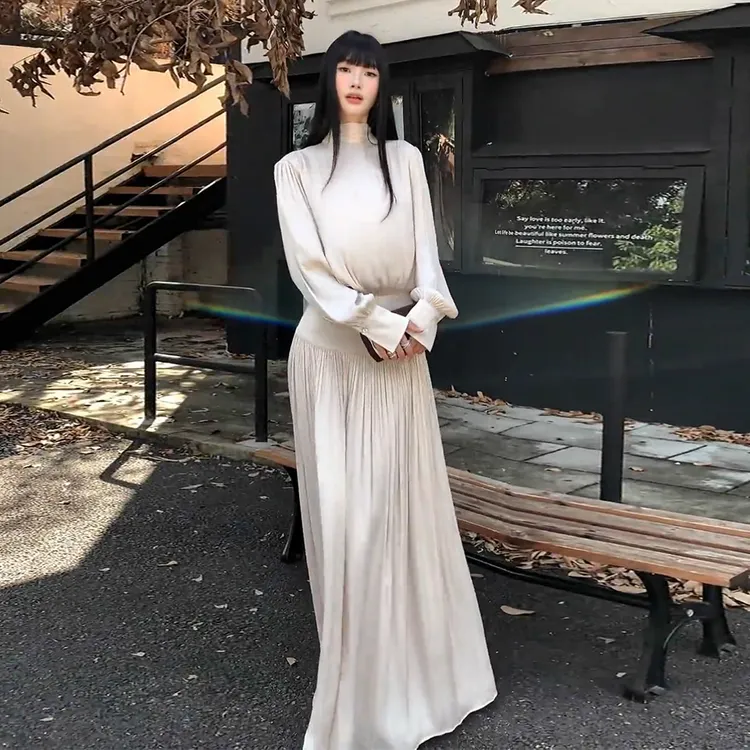 法式气质高领褶皱长袖连衣裙子女2025新款早秋出游服装高级感长裙