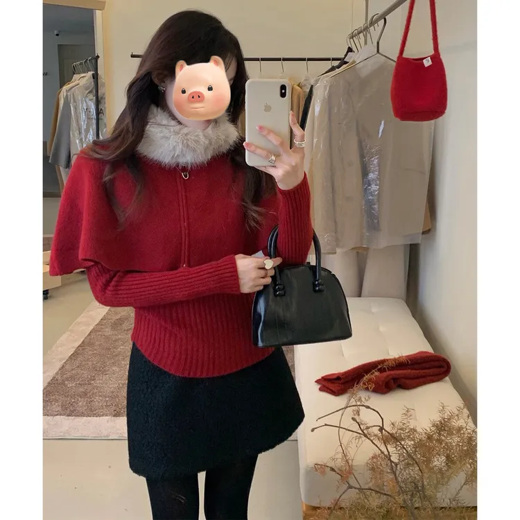 巨好看独特漂亮冬装一整套圣诞节红色可拆卸毛领斗篷毛衣两件套装